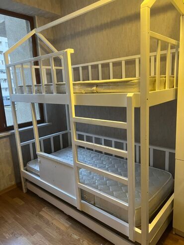 Sifarişlə mebel: Oğlan və qız üçün, İşlənmiş, Çarpayı, Matras ilə