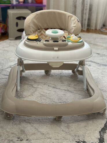 школьные парты и стулья: Uşaq gəzdirəni - Rəng: bej-ağ, chevron naxışlı oturacaq - Yumşaq bel