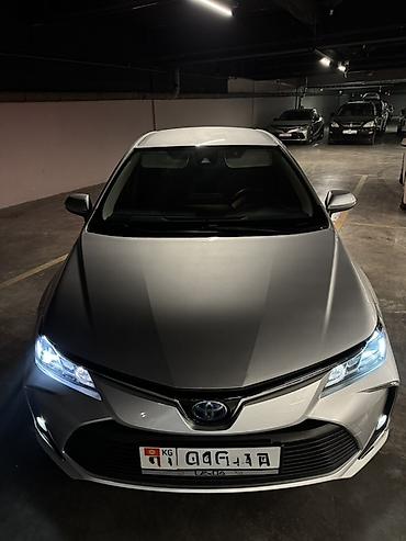 продажа гибридных автомобилей: Toyota Corolla: 2021 г., 1.8 л, Вариатор, Гибрид, Седан — 2