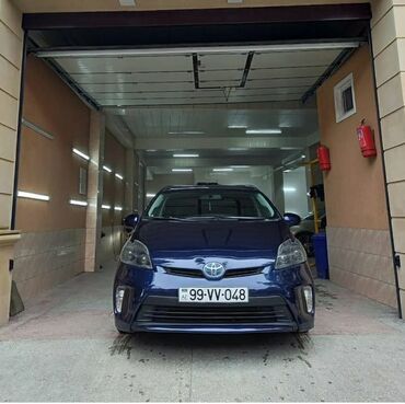 Toyota: Toyota Prius: 1.4 l | 2010 il Hetçbek