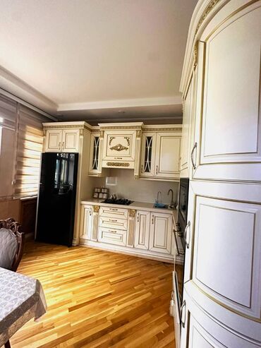 Ofislər: Binəqədi rayonu, 6-cı mikrorayon – “Nesimi”metrosuna yaxın, sakit və — 13