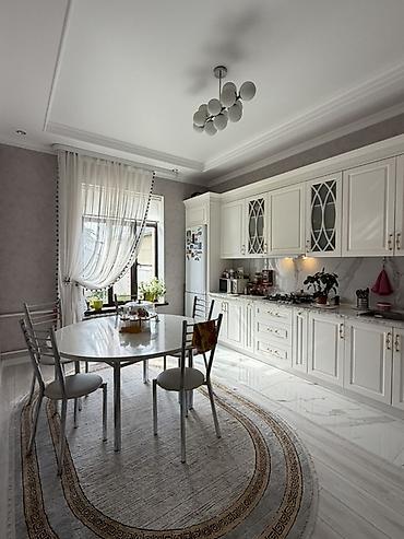 Продажа коттеджей и домов: ПРОДАЕТСЯ ШИКАРНЫЙ ЧАСТНЫЙ ДОМ 🏠💫
Ж/М Арча-Бешик 📍 — 14