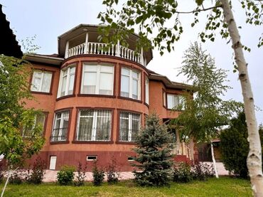 рухий мурас дома: Просторный двухэтажный загородный дом с мансардным уровнем. Основные