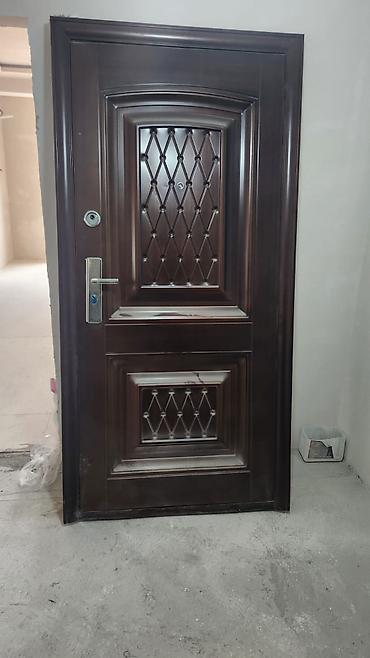 dəmir seyf qapi: Dəmir giriş qapısı - Material: qalın metal konstruksiya, möhkəm — 1
