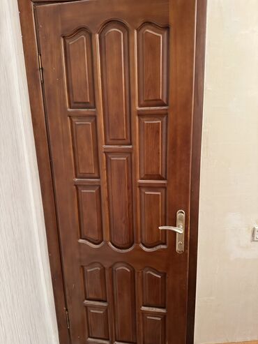islenmis qapilar qiymetleri: 6 ədəd taxta qapı satılır 4 ədəd 205*90 otaq qapısı süsəli 2 ədəd