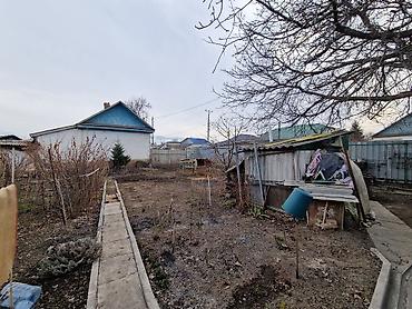 Продажа коттеджей и домов: Продаётся жилой дом с придомовой территорией и двором. Характеристики — 13