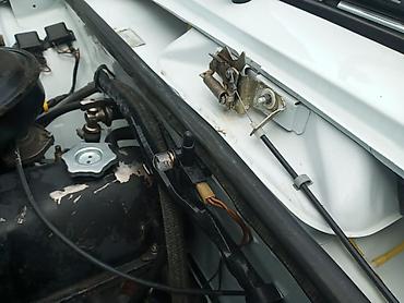 VAZ (LADA): Model: VAZ 2106 (klassik “altılı”) Kuzov rəngi: ağ Kuzov: sedan, xrom — 11