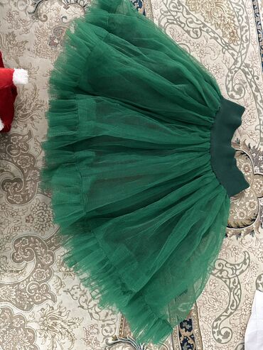 шелковая юбка: Пышная юбка зеленая 
На 4-5-6 лет 
Подойдет в садик елочка