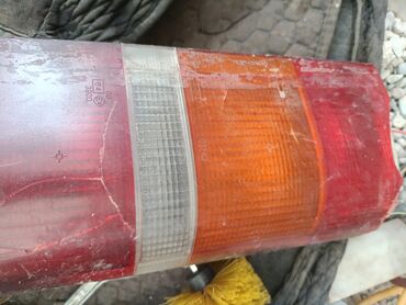 Скутеры: Мопед красного цвета с черными и серыми акцентами. Оснащен передней — 13