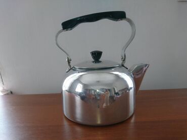 туристический чайник: Аллюминевый чайник производства СССР, примерно на 1,5 литра, в