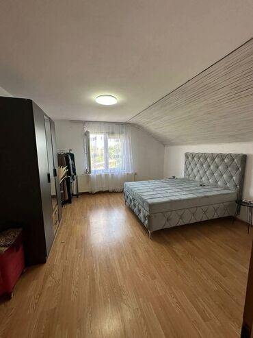 Kuće na prodaju: 390 kv. m, 8 soba — 18