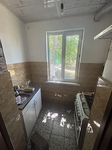 Продажа коттеджей и домов: Продается дом. 4 сот. Все документы в порядке. Есть магазин и баня для — 4