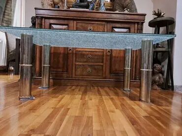 Stilski klub stolovi: Klub sto sa staklenom troslojnom plocom debljine 15mm. Sto je tezak — 5