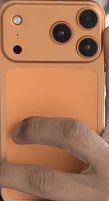iphon 17: Əvala salam telefon iphone XR madelidir 17 pro korpusuna yglıb Ekran — 1