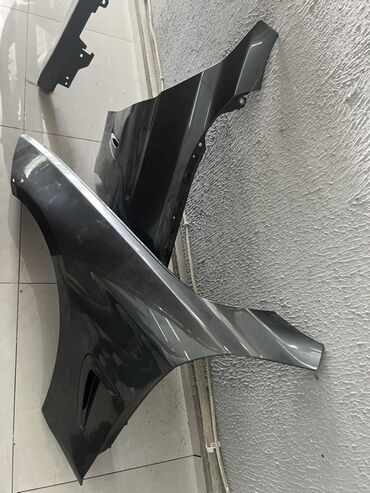 bmw f36: Tünd boz rəngdə olan BMW F32,33,36qanadları. Qanadlarda hava girişləri