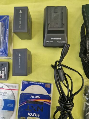 Videokameralar: Panasonic P2 DVCPRO HD peşəkar video kamera + Manfrotto 503HDV tripod — 22