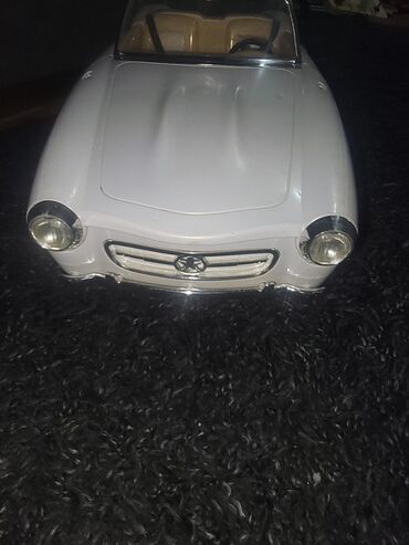 Figurice i makete: Veliki maketni/kolekcionarski kabriolet – bela oldtajmer — 9