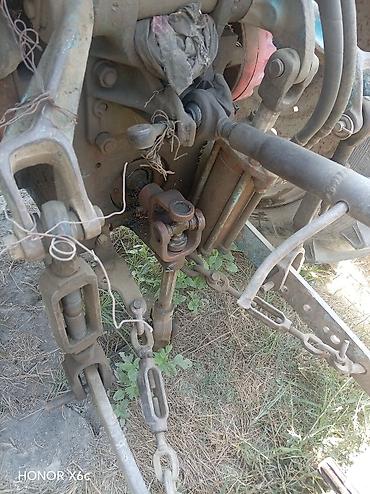 Traktorlar: Belarus MTZ-80 traktor - Kabinalı, dizel mühərrikli MTZ-80 - Öndən — 2