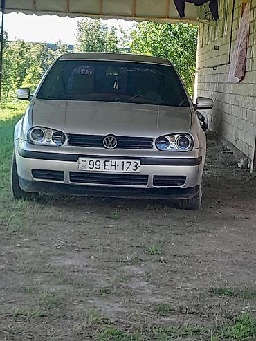 4 lu canta: Volkswagen Golf 4 – gümüşü rəngli hetçbek. Əsas xüsusiyyətlər: - — 1