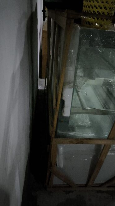 Soyuducu kameralar: Şüşə vitrinli qablaşdırmada - Önü şüşəli, yuxarıdan əyri vitrin