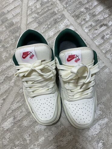 розовые кроссовки: Кроссовки низкие в стиле Nike Dunk 37 размер,почти новые 1 выход. -