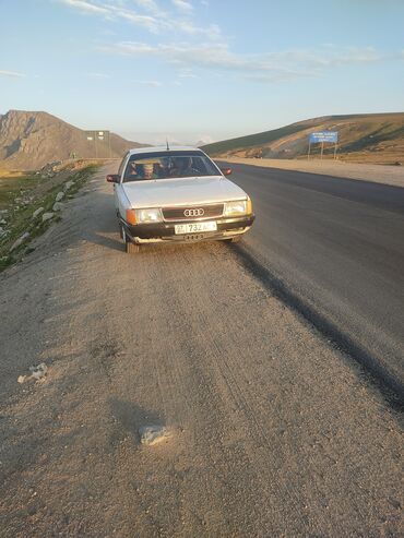 кейс для инструмента: Audi 100 (C3) седан, белый цвет. Основные особенности: - Классический