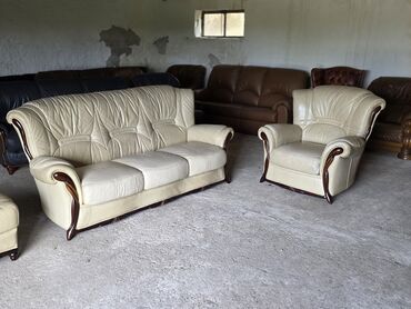 Ostali nameštaj: Elegantna garnitura za sedenje u krem boji, presvučena kožom, sa — 8