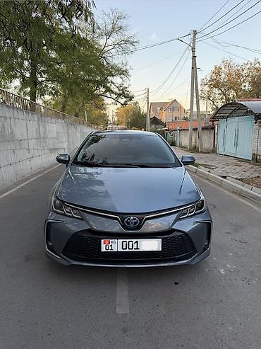 Toyota: Toyota Corolla: 2023 г., 1.8 л, Вариатор, Гибрид, Седан — 2