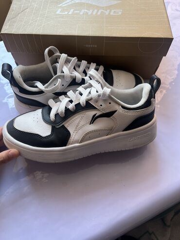 спортивные бриджи мужские: Мужские кроссовки, 38, Nike, Б/у, цвет - Белый, Самовывоз, Платная доставка