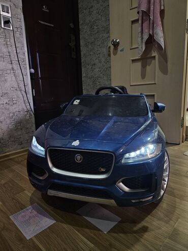 Nissan: Uşaq üçün elektrikli minik avtomobili – Jaguar F-Pace stili, göy rəng