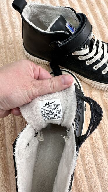 Детская обувь: Продаю б/у обувь на девочку,вся обувь целая,состояние хорошее Цены и — 4