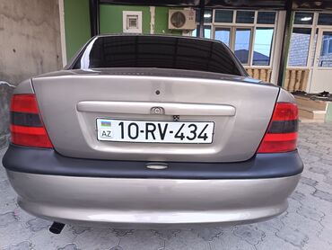 Opel: Opel Vectra: 1.8 l | 1996 il 261000 km Sedan — 16