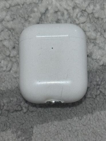 навушник айфон: Apple AirPods с зарядным кейсом (поколение с индикатором на