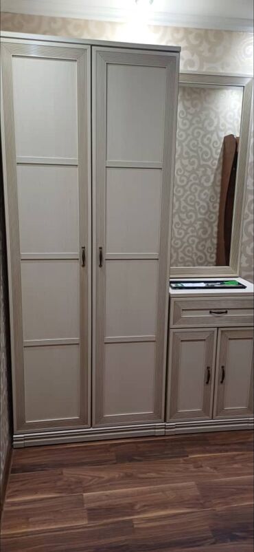 тумбочка прикроватная с зеркалом: Кире бериш үчүн гарнитур, Колдонулган, Шкаф, түсү - Саргыч боз