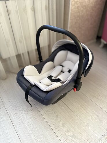 baby stroller коляска: Автокресло, цвет - Белый, Б/у