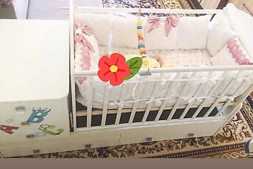 bunk bed: Детская кровать-трансформер белого цвета с комодом и ящиками хранения — 1