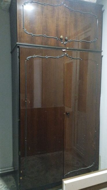Pufiklər: İşlənmiş, Açılan, 3 qapılı Düz dolab, Şifonyer, Almaniya