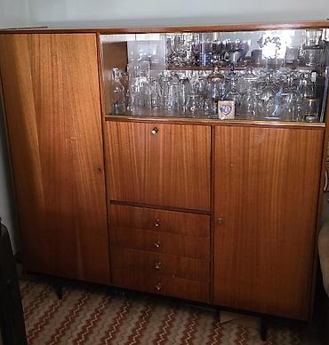 Stilske garniture: Vintage dnevni set – mid century 1960 vitrina sa kredencem, klub sto i — 12