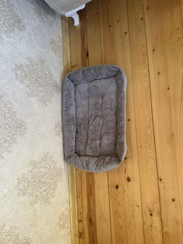 pişik ucun yuva: Boz rəngdə yumşaq ev heyvanı yatağı - Forma: düzbucaqlı, aşağı