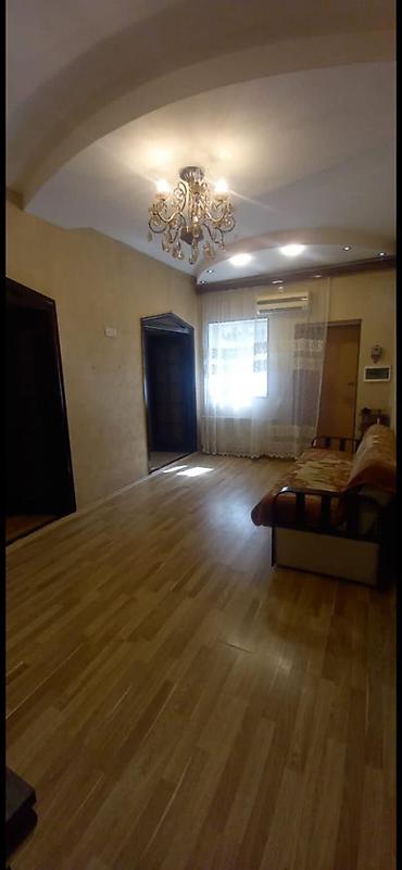 qurtulus 93 evler: 450 azn kirayə ev, Iki mertebedi 1 ci mertebesi verilir. Sebail 20 ci — 3