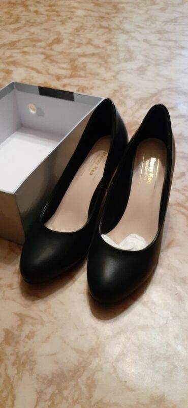 1829 объявлений | lalafo.kg: Новые женские туфли р. 37. Каблук 8 см. Производитель Meray Kee