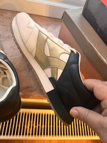 Women's Sneakers and athletic shoes: Qadın ayaqqabıları dəsti 1) Krosovka: krem rəngli üst, qara daban və -da lalafo.az — 1 Women's Sneakers and athletic shoes: Qadın ayaqqabıları dəsti 1) Krosovka: krem rəngli üst, qara daban və — 1