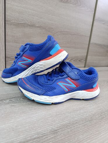спорт красовки: Синие детские кроссовки New Balance 680v5, идеально подходящие для