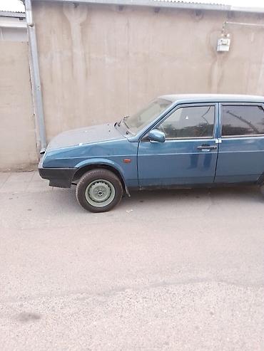 bmw e 38: LADA Samara sedan, mavi rəng. Klassik kuzov dizaynı, 4 qapı. Mexaniki — 4