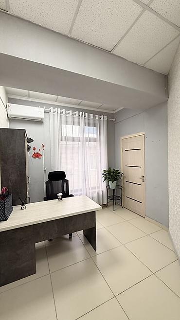 сдача офисных помещений в аренду: Сдаю Офисный кабинет: 15 м², В бизнес центре, С ремонтом, Первая линия — 10
