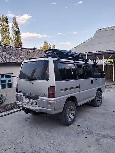 два авто: Mitsubishi Delica: 1988 г., 2.4 л, Механика, Дизель, Минивэн — 3