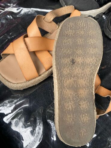 Basanoşka və səndəllər: Zara, Ölçü: 35, rəng - Qəhvəyi, İşlənmiş