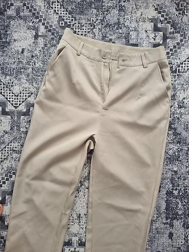 Ostale pantalone: Bež chino pantalone – klasičan kroj - Boja: bež/peskano - Model — 2