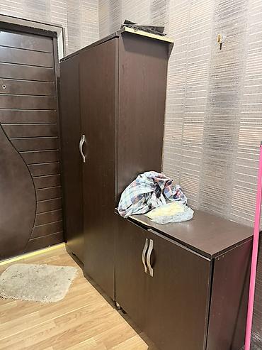 divar dolabi: İşlənmiş, 2 qapılı, Təkərli, Qəhvəyi, Açılan, Düz dolab — 1