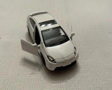 toyota loqosu: Ağ rəngli kiçik ölçülü oyuncaq avtomobil modeli - Korpus: ağ rəng — 5